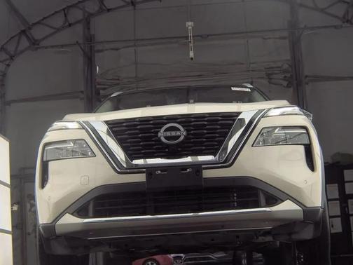 Pearl White Tricoat/Super Black 2023 Nissan Rogue Platinum