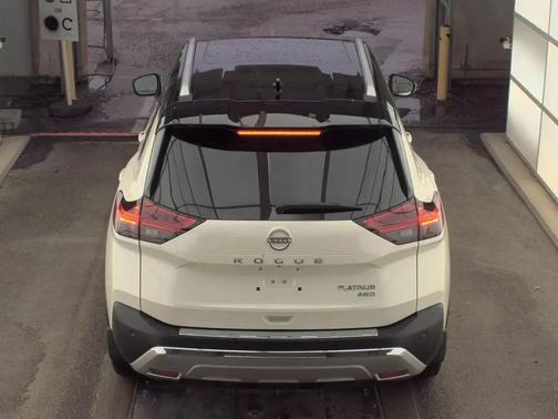 Pearl White Tricoat/Super Black 2023 Nissan Rogue Platinum