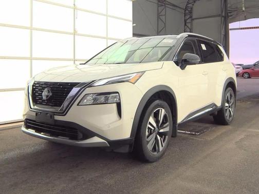 Pearl White Tricoat/Super Black 2023 Nissan Rogue Platinum