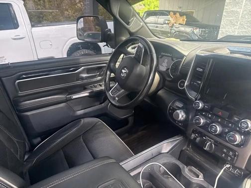 Diamond Black Crystal Pearlcoat 2021 RAM 1500 Laramie