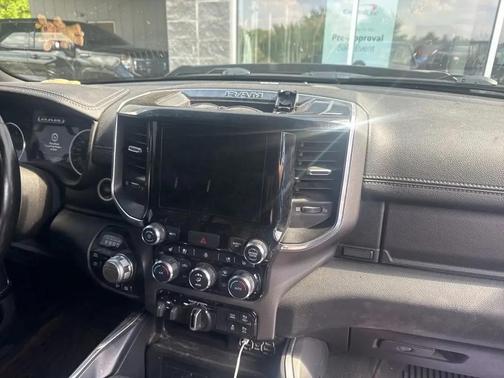 Diamond Black Crystal Pearlcoat 2021 RAM 1500 Laramie