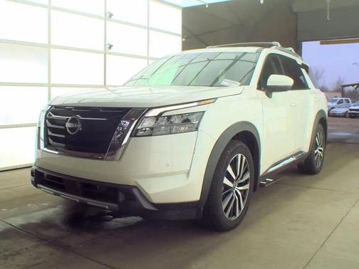Pearl White Tricoat 2023 Nissan Pathfinder Platinum 4WD