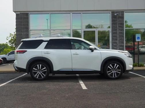 Pearl White Tricoat 2023 Nissan Pathfinder Platinum 4WD