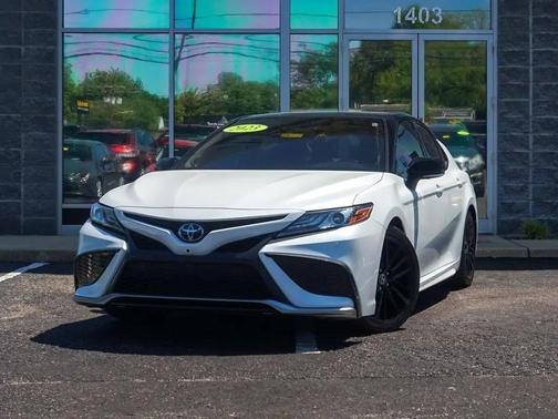 Wind Chill Pearl/Midnight Black Metallic 2023 Toyota Camry XSE