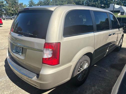 2014 Chrysler Town & Country Touring-L