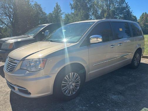 2014 Chrysler Town & Country Touring-L