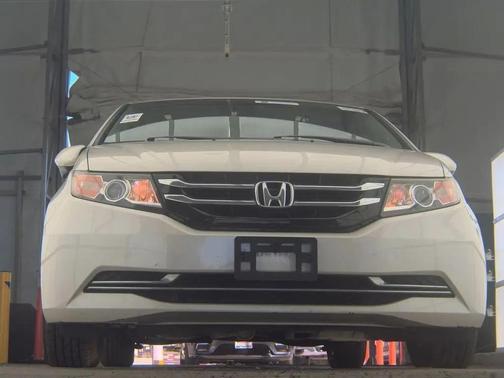 White Diamond Pearl 2016 Honda Odyssey EX-L
