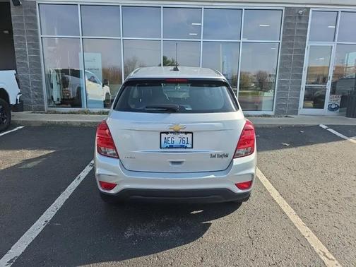 Silver Ice Metallic 2020 Chevrolet Trax LS