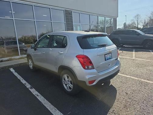 Silver Ice Metallic 2020 Chevrolet Trax LS