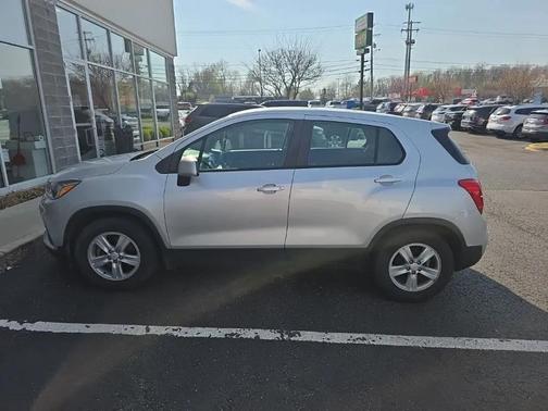 Silver Ice Metallic 2020 Chevrolet Trax LS