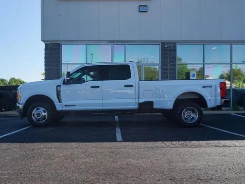 Oxford White 2023 Ford F-350 XLT