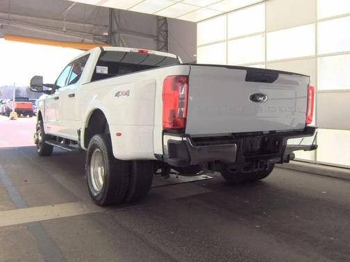 Oxford White 2023 Ford F-350 XLT