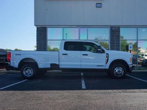 Oxford White 2023 Ford F-350 XLT