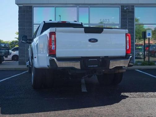 Oxford White 2023 Ford F-350 XLT