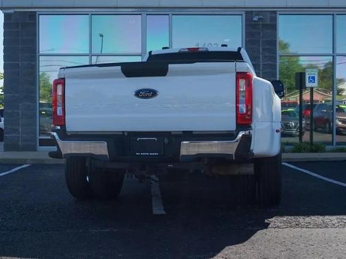 Oxford White 2023 Ford F-350 XLT