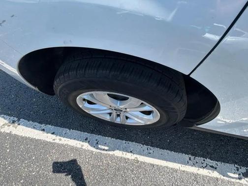 White 2019 Ford Edge SEL
