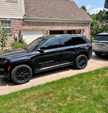 Diamond Black Crystal Pearlcoat 2022 Jeep Grand Cherokee Summit
