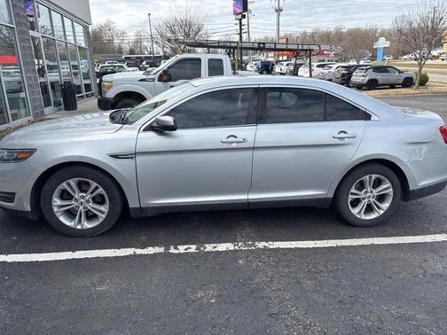 2017 Ford Taurus SEL
