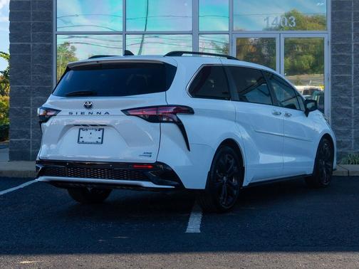 2023 Toyota Sienna XSE 7 Passenger