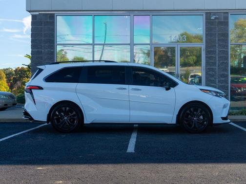 2023 Toyota Sienna XSE 7 Passenger