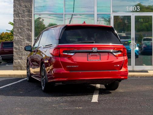 Radiant Red Metallic II 2023 Honda Odyssey Elite