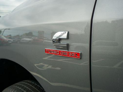 2023 RAM 3500 Laramie Crew Cab 4x4 8' Box