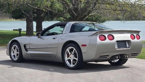 2001 Chevrolet Corvette Base