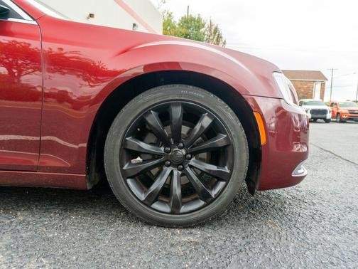 2018 Chrysler 300 Touring