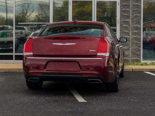 2018 Chrysler 300 Touring