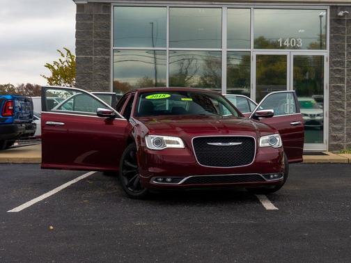 2018 Chrysler 300 Touring