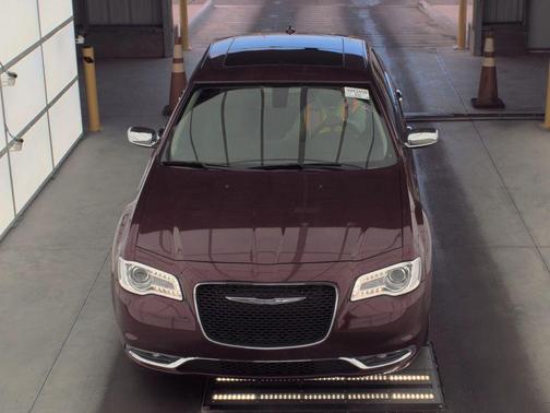 2018 Chrysler 300 Touring