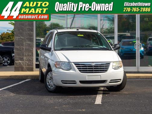 2005 Chrysler Town & Country Base