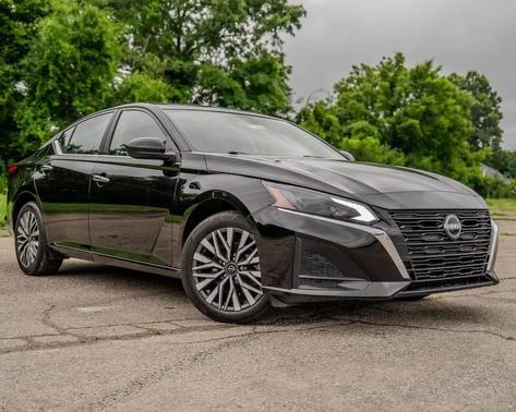 Super Black 2023 Nissan Altima 2.5 SV