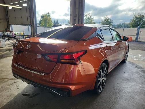 2021 Nissan Altima SR FWD