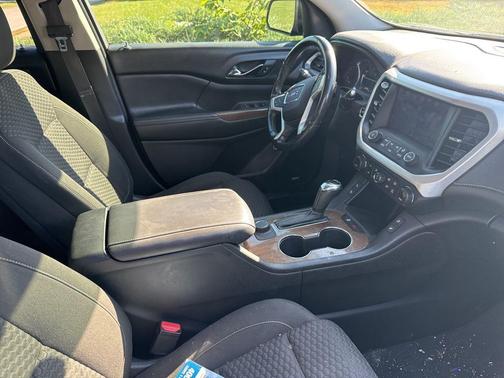 2018 GMC Acadia SLE-2