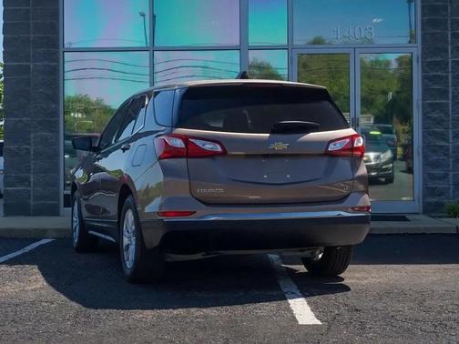 Sandy Ridge Metallic 2018 Chevrolet Equinox LT