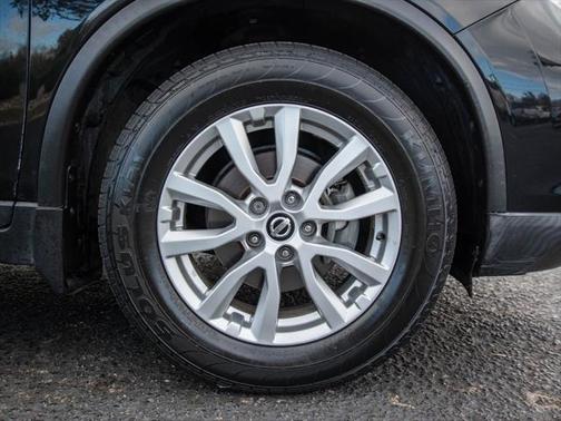 Magnetic Black 2017 Nissan Rogue SV