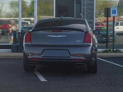 2018 Chrysler 300 S