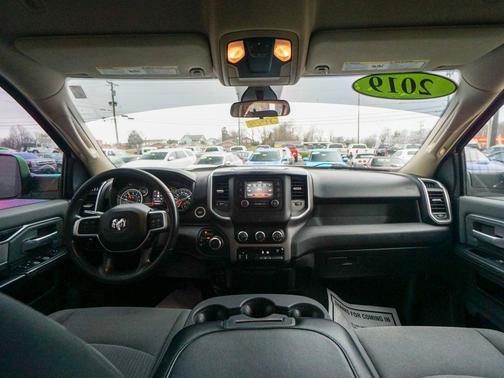 2019 RAM 2500 Big Horn Crew Cab 4x4 6'4' Box