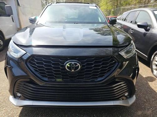 Midnight Black Metallic 2021 Toyota Highlander XSE