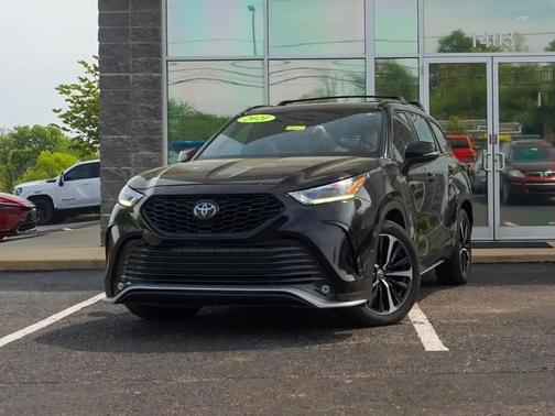 Midnight Black Metallic 2021 Toyota Highlander XSE