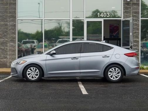 Shale Gray Metallic 2017 Hyundai ELANTRA SE