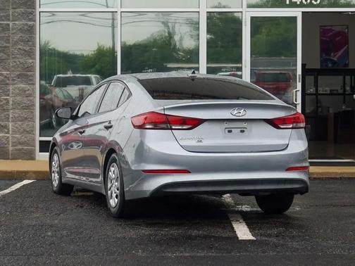 Shale Gray Metallic 2017 Hyundai ELANTRA SE