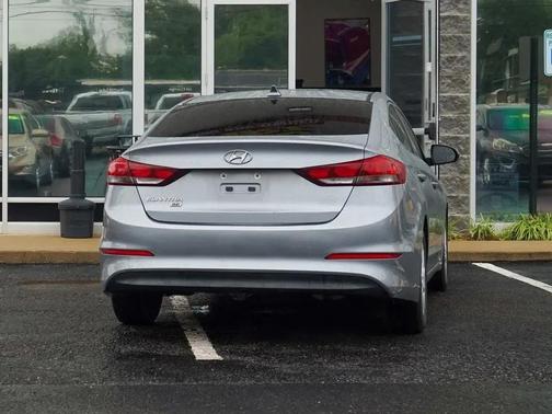 Shale Gray Metallic 2017 Hyundai ELANTRA SE