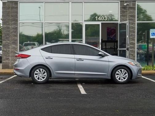 Shale Gray Metallic 2017 Hyundai ELANTRA SE