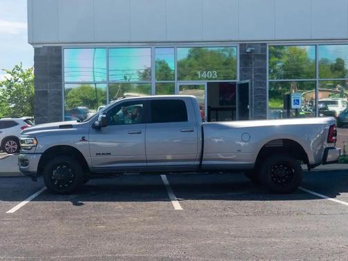 Billet Silver Metallic Clearcoat 2023 RAM 3500 Big Horn Crew Cab 4x4 8' Box