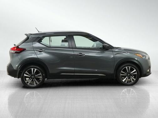 Gun Metallic 2020 Nissan Kicks SR