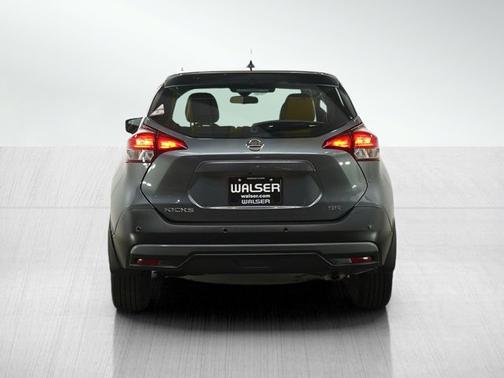 Gun Metallic 2020 Nissan Kicks SR