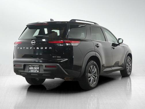 2023 Nissan Pathfinder SV