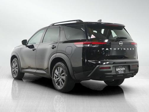 2023 Nissan Pathfinder SV